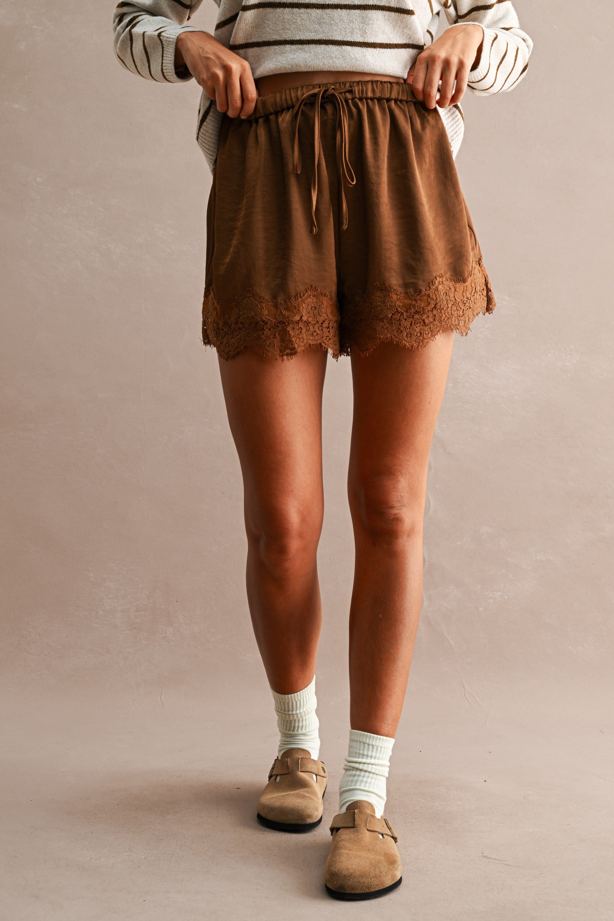 Floral Lace Trim Drawstring Waist Pull-on Shorts