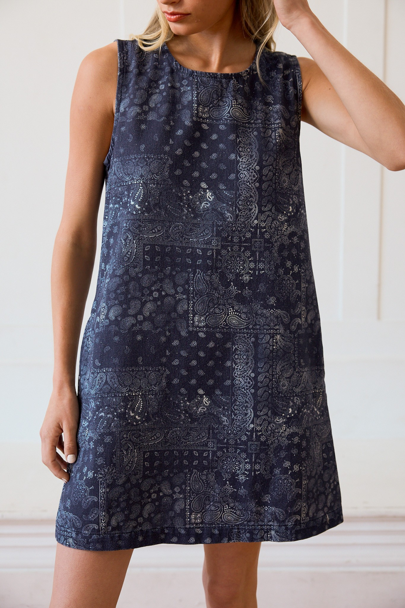 Washed Bandana Print Sleeveless Shift Dress